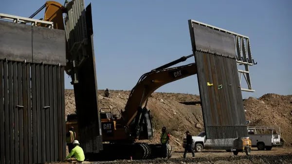 Gobierno de Trump anuncia haber completado 160 kms de muro