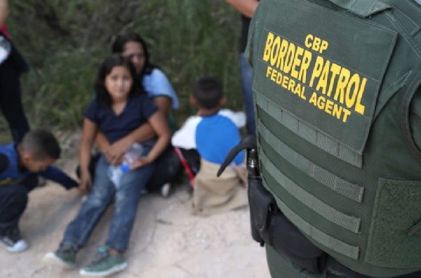 Demandan a la Administración por deportar a menores sin entrevista de asilo