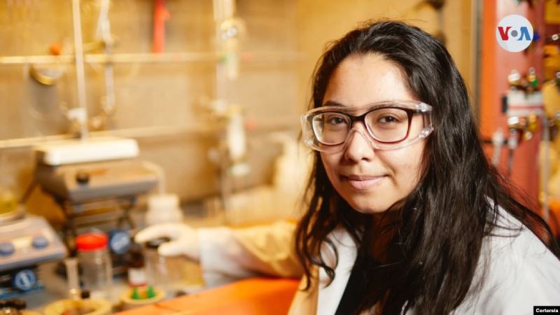 Latina gana beca de investigación para continuar lucha contra el cáncer Beca Pfizer