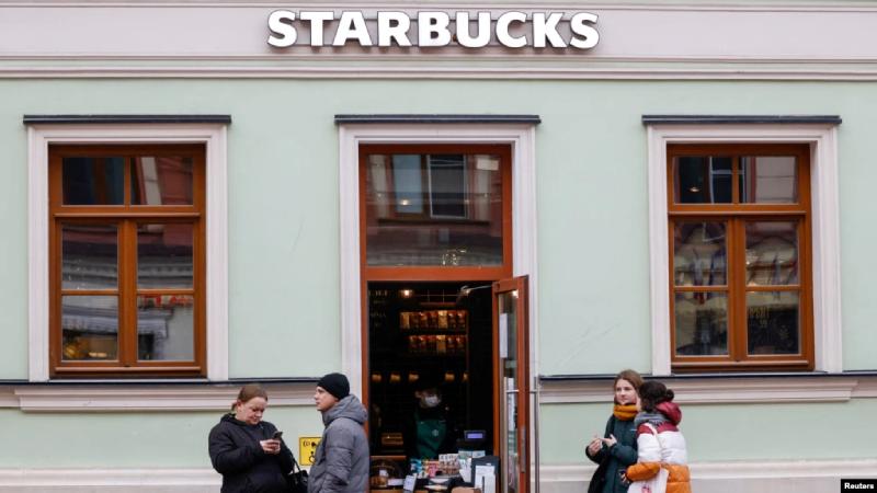 Starbucks se retira de Rusia, cierra 130 cafeterías Starbucks se retira de Rusia