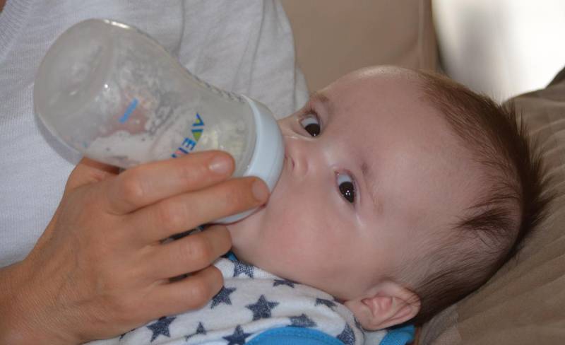 Llega a EEUU primer envío de leche de fórmula infantil desde Europa envío de leche de fórmula infantil