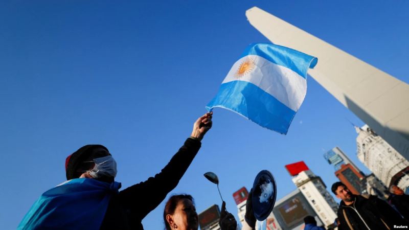 Argentina se agita por los apuros económicos y las rencillas en el seno de la coalición de gobierno Argentina se agita