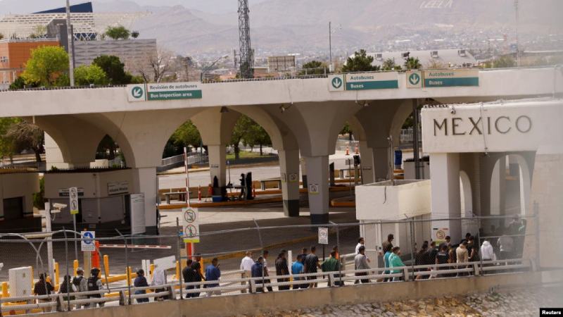 México traslada hacia la capital a venezolanos expulsados de EEUU venezolanos expulsados de EEUU