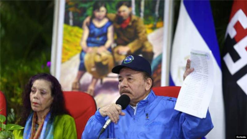  Ortega tras liberar a presos políticos