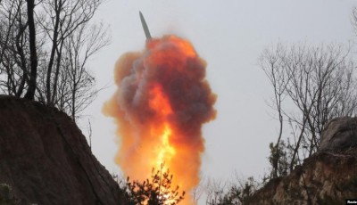 Corea del Norte dispara misiles