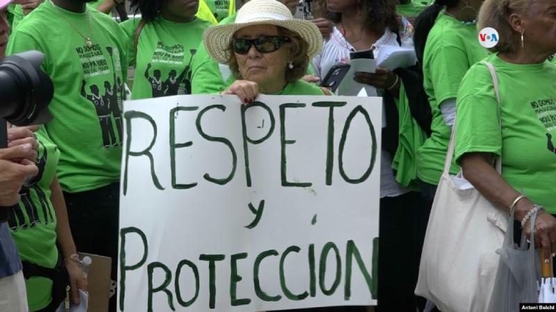 Empleadas del hogar indocumentadas protestan por ley de Florida contra la migración irregular ley de Florida contra la migración irregular