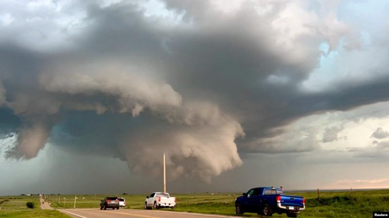 Ola de calor desencadena grandes tormentas y cortes de energía en el sureste de EEUU Ola de calor desencadena grandes tormentas y cortes de energía