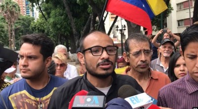 Detienen a periodista y líder comunitario acusado de intentar asesinar a Maduro