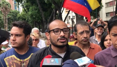 Detienen a periodista y líder comunitario acusado de intentar asesinar a Maduro