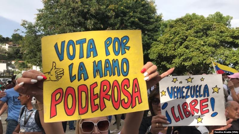 Inhabilitan a 10 alcaldes opositores