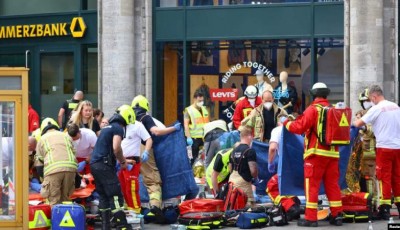 Automóvil embiste a multitud en calle de Berlín