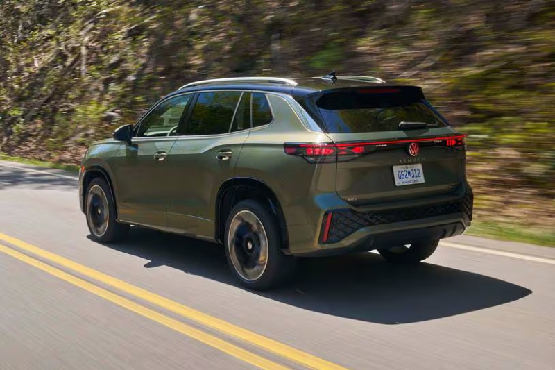 Volkswagen Tiguan SEL R-Line del 2025.