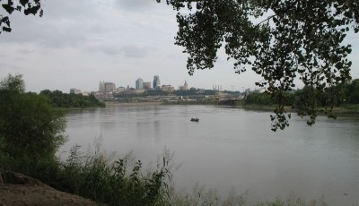 Hallado sin vida pescador asiático desaparecido en río de Kansas City