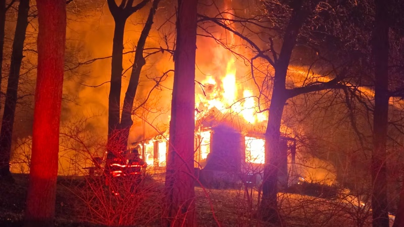 Intensa jornada de incendios pone a prueba a los bomberos de Kansas City