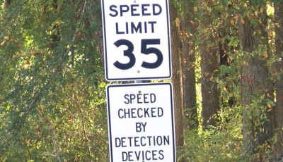 multa de $100 por exceso de velocidad