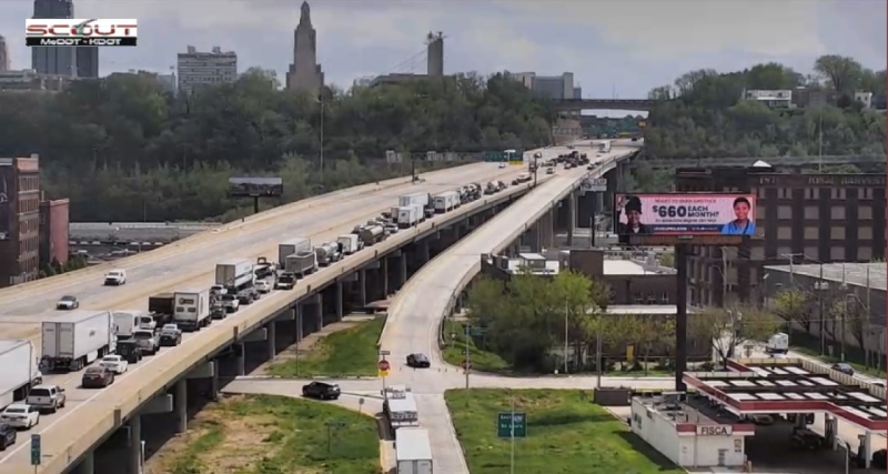 Tragedia en la I-670: Un muerto y dos heridos tras violento choque