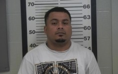 Acusado de grabar en los baños del aeropuerto de Kansas City pide reducir su fianza